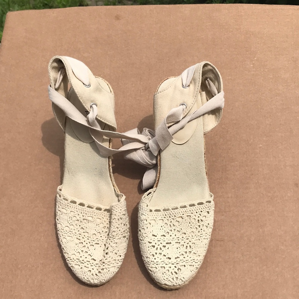 Apt. 9 wedged espadrille shoes w/ knitted top 10